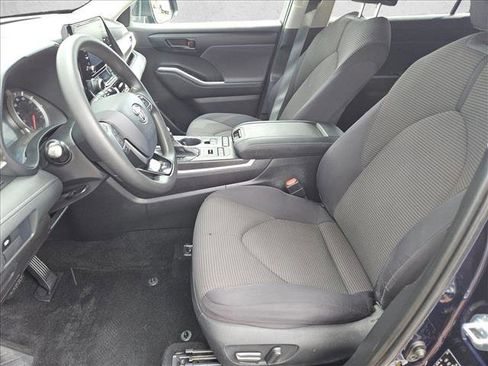 Used 2021 Toyota Highlander L image 15