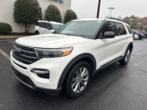 Used 2022 Ford Explorer XLT w/ Equipment Group 202A image 7