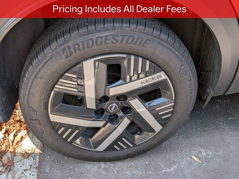Used 2026 Nissan Kicks SV w/ SV Premium Package FWD image 7