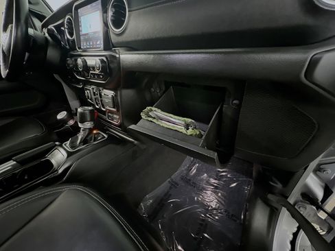 Used 2021 Jeep Wrangler Unlimited Sahara w/ Cold Weather Group image 33