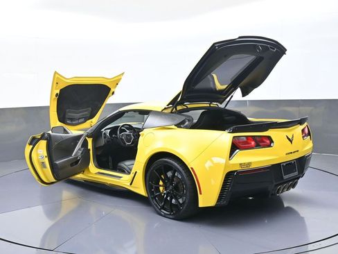 Used 2019 Chevrolet Corvette Grand Sport w/ Carbon Flash Badge Package image 63