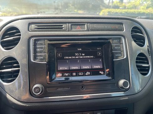 Used 2017 Volkswagen Tiguan S FWD image 16