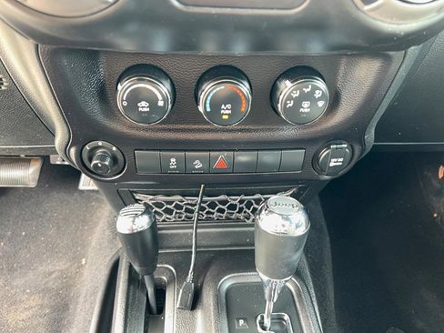 Used 2016 Jeep Wrangler Unlimited Sport w/ Quick Order Package 24S AWD/4WD image 18