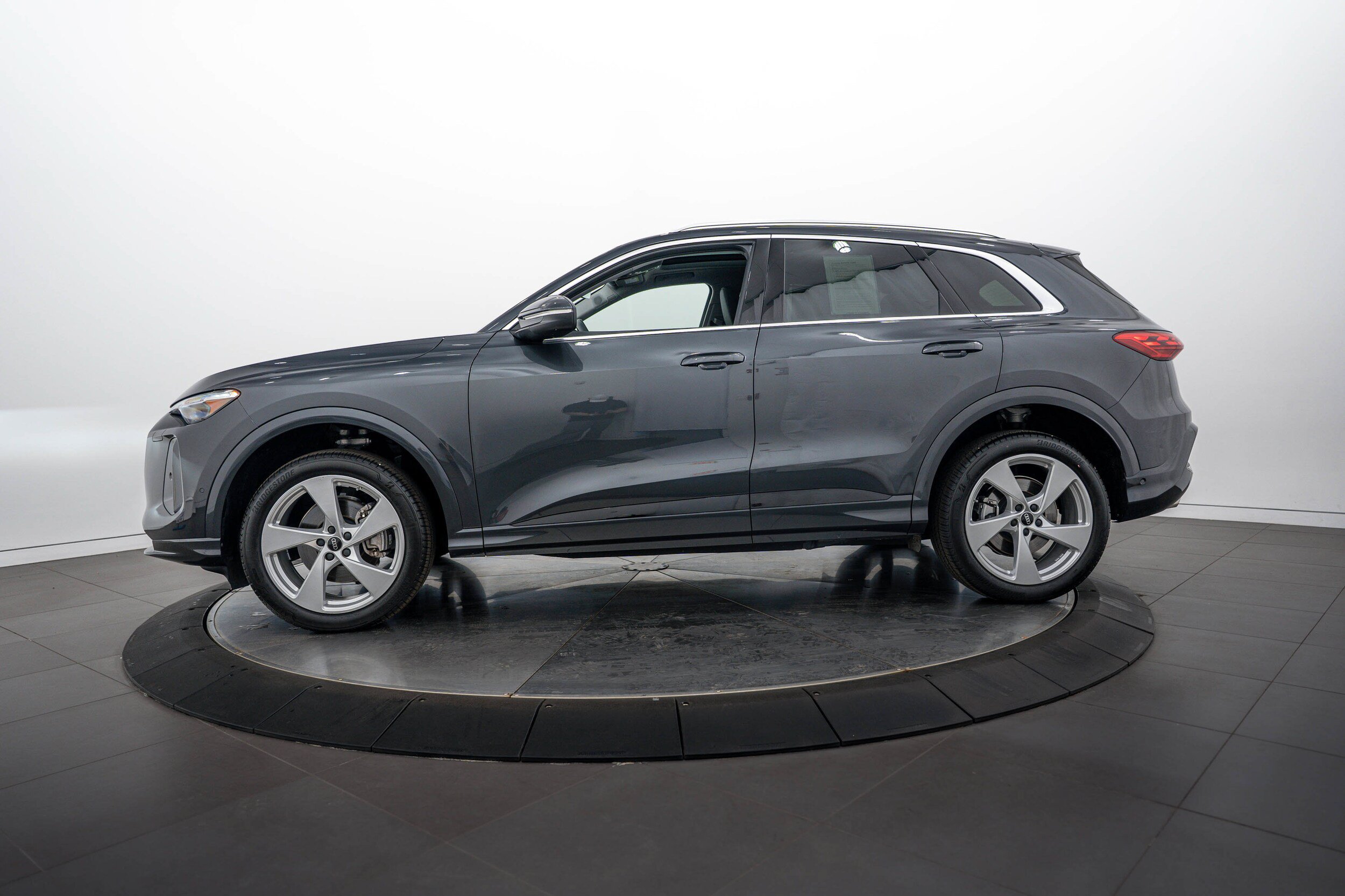 Used 2025 Audi Q5 Premium Plus AWD/4WD image 6