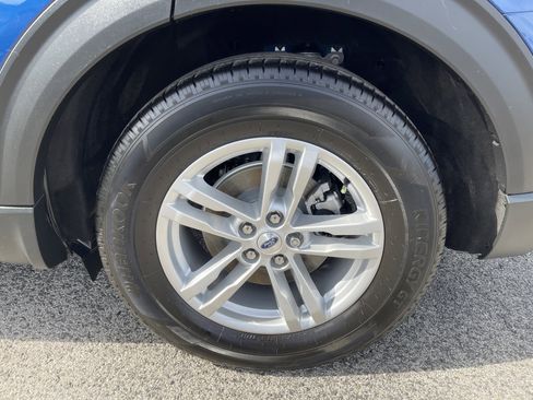 Used 2022 Ford Explorer XLT w/ Equipment Group 202A image 9