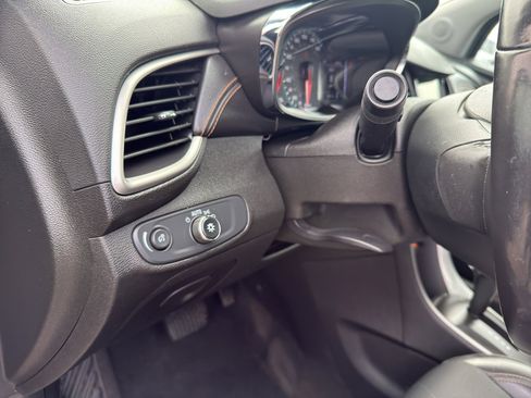 Used 2019 Chevrolet Trax LT w/ Sun & Sound Package image 14