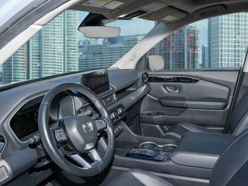 Certified 2023 Honda Pilot Touring image 18