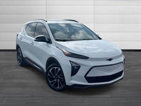 Used 2022 Chevrolet Bolt EUV Premier w/ Sun & Sound Package image 2