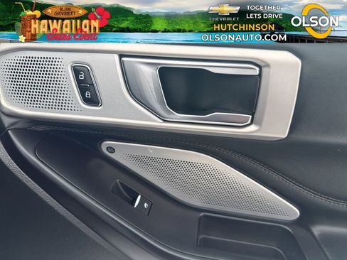 Used 2020 Ford Explorer Platinum w/ Premium Technology Package image 41