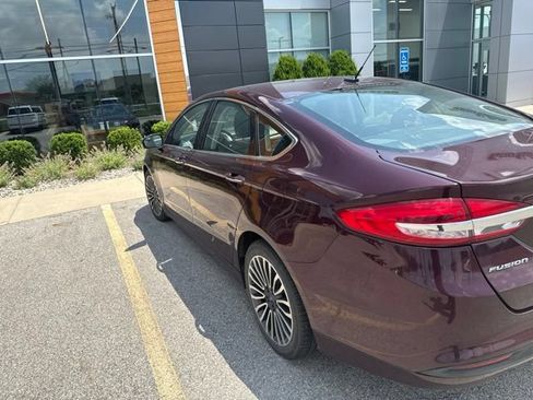 Used 2018 Ford Fusion SE w/ Fusion SE Technology Package FWD image 5