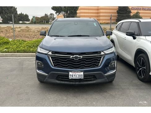 Used 2022 Chevrolet Traverse LS w/ LPO, Black Accent Package FWD image 3