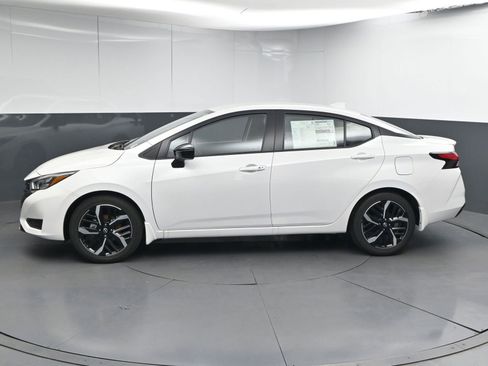 New 2025 Nissan Versa SR w/ Trunk Package FWD image 4