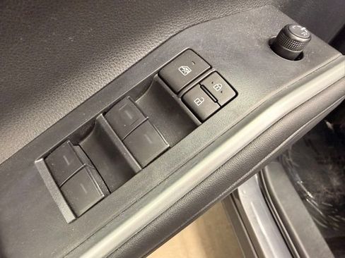 Used 2024 Toyota Highlander XLE AWD/4WD image 21