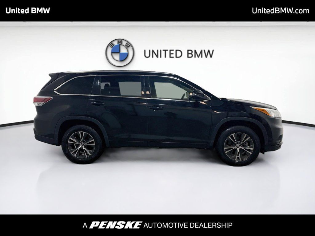 Used 2016 Toyota Highlander XLE FWD image 4