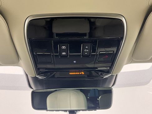 Used 2022 Land Rover Range Rover First Edition image 13