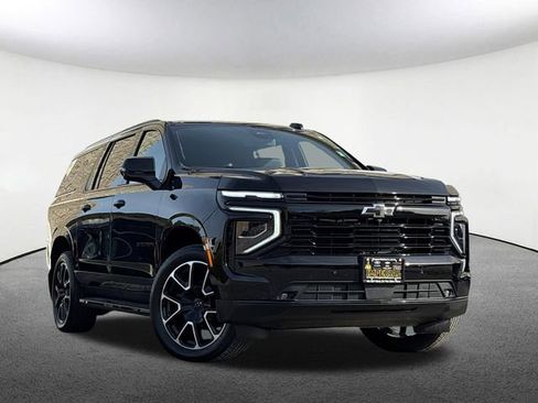 Certified 2025 Chevrolet Suburban RST w/ Comfort Package AWD/4WD image 2