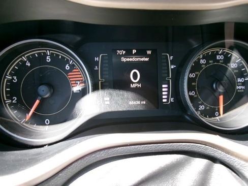 Used 2016 Jeep Cherokee Latitude w/ Cold Weather Group AWD/4WD image 15