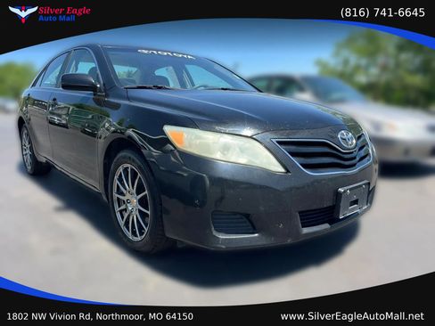 Used 2011 Toyota Camry FWD image 2