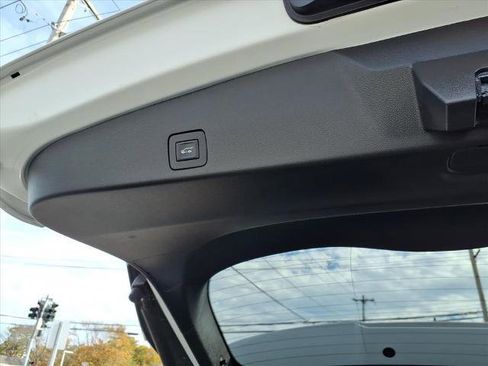 Certified 2022 Buick Encore GX Select w/ Sport Touring Package image 11