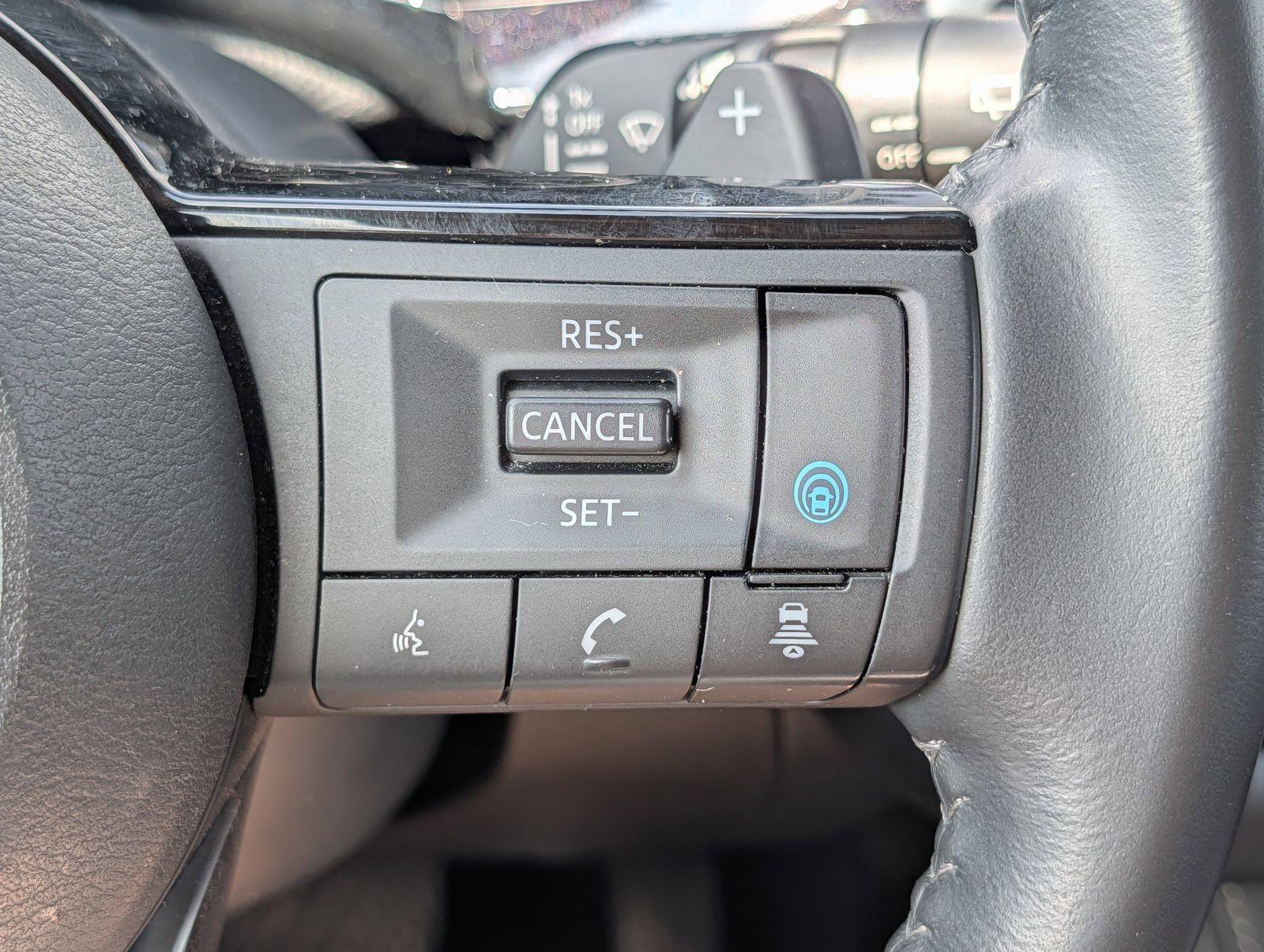 Used 2023 Nissan Pathfinder SV w/ Black Appearance Package AWD/4WD image 32