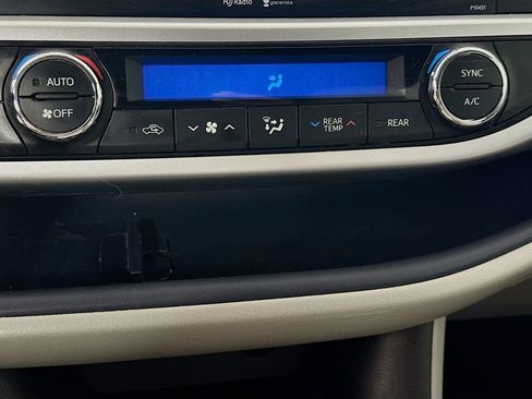 Used 2014 Toyota Highlander Plus FWD image 16