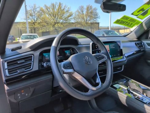 Used 2025 Volkswagen Atlas Cross Sport SE AWD/4WD image 31