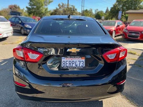 Used 2018 Chevrolet Cruze LS image 6