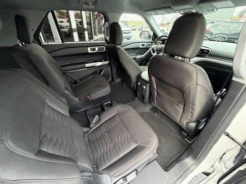 Used 2021 Ford Explorer XLT image 11