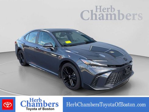Used 2025 Toyota Camry SE AWD/4WD image 1