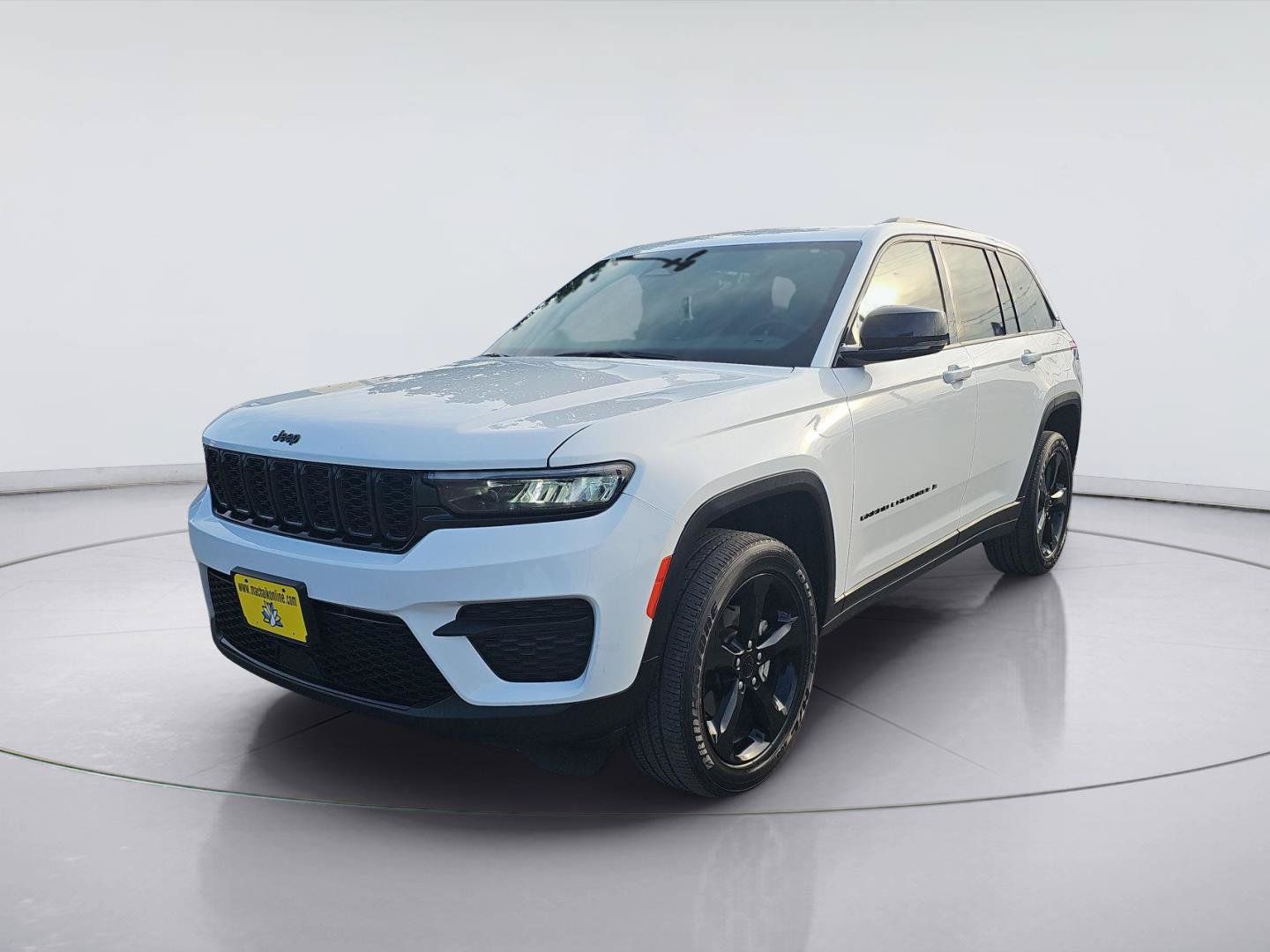 Used 2022 Jeep Grand Cherokee Altitude AWD/4WD image 1