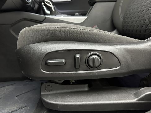 Used 2019 Chevrolet Blazer LT image 11