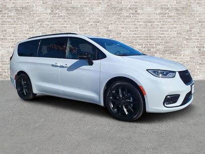 New 2026 Chrysler Pacifica Limited w/ S Appearance Package