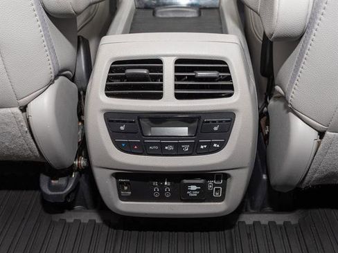 Used 2022 Honda Pilot Touring image 19