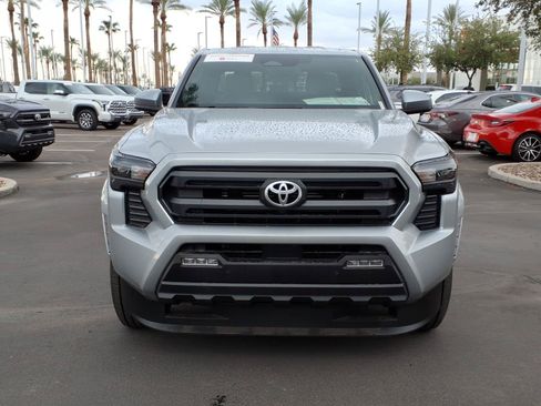 Certified 2025 Toyota Tacoma SR5 AWD/4WD image 2