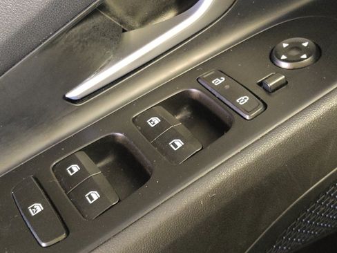 Used 2025 Hyundai Elantra SEL FWD image 27