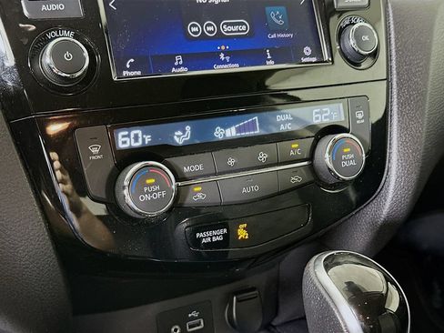 Used 2021 Nissan Rogue Sport SV FWD image 14
