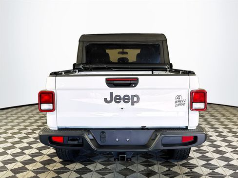 Used 2021 Jeep Gladiator Willys image 7