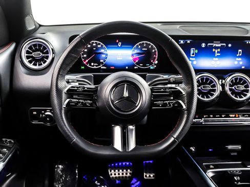 Used 2024 Mercedes-Benz GLB 250 image 17