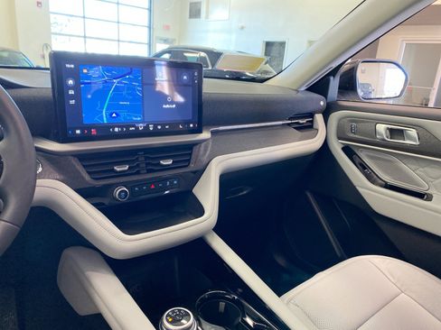 New 2026 Ford Explorer Platinum image 15