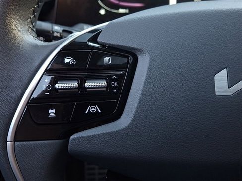 Certified 2023 Kia Niro EX Touring image 22