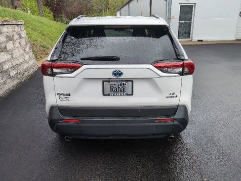 Used 2023 Toyota RAV4 LE AWD/4WD image 4