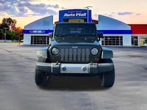 Used 2009 Jeep Wrangler Unlimited Sahara w/ Dual Top Group AWD/4WD image 9