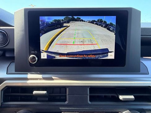 Used 2025 Toyota Tacoma SR5 AWD/4WD image 18