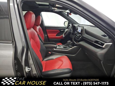 Used 2023 Toyota Highlander XSE image 4
