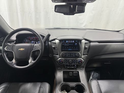 Used 2020 Chevrolet Suburban LT w/ Luxury Package image 17