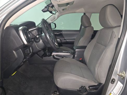 Used 2018 Toyota Tacoma SR5 image 8