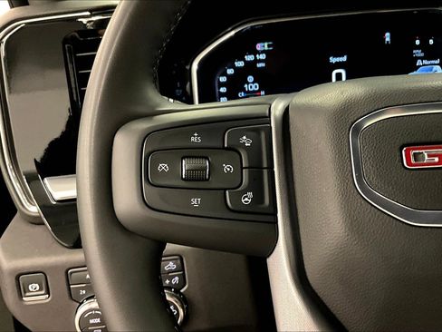 Used 2025 GMC Sierra 1500 SLE w/ Preferred Package AWD/4WD image 25