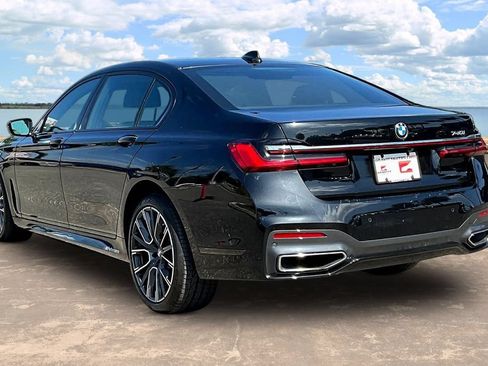 Used 2020 BMW 740i w/ M Sport Package RWD image 6