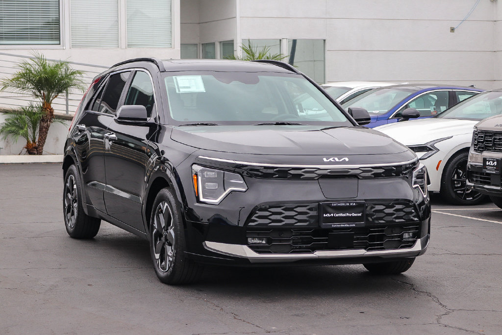 Certified 2025 Kia Niro Wave w/ Wave Preserve Package FWD image 3