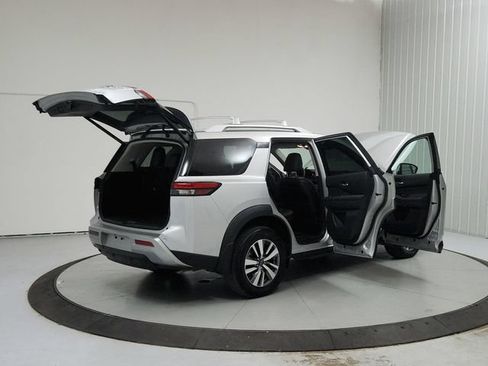 Used 2025 Nissan Pathfinder SL AWD/4WD image 15